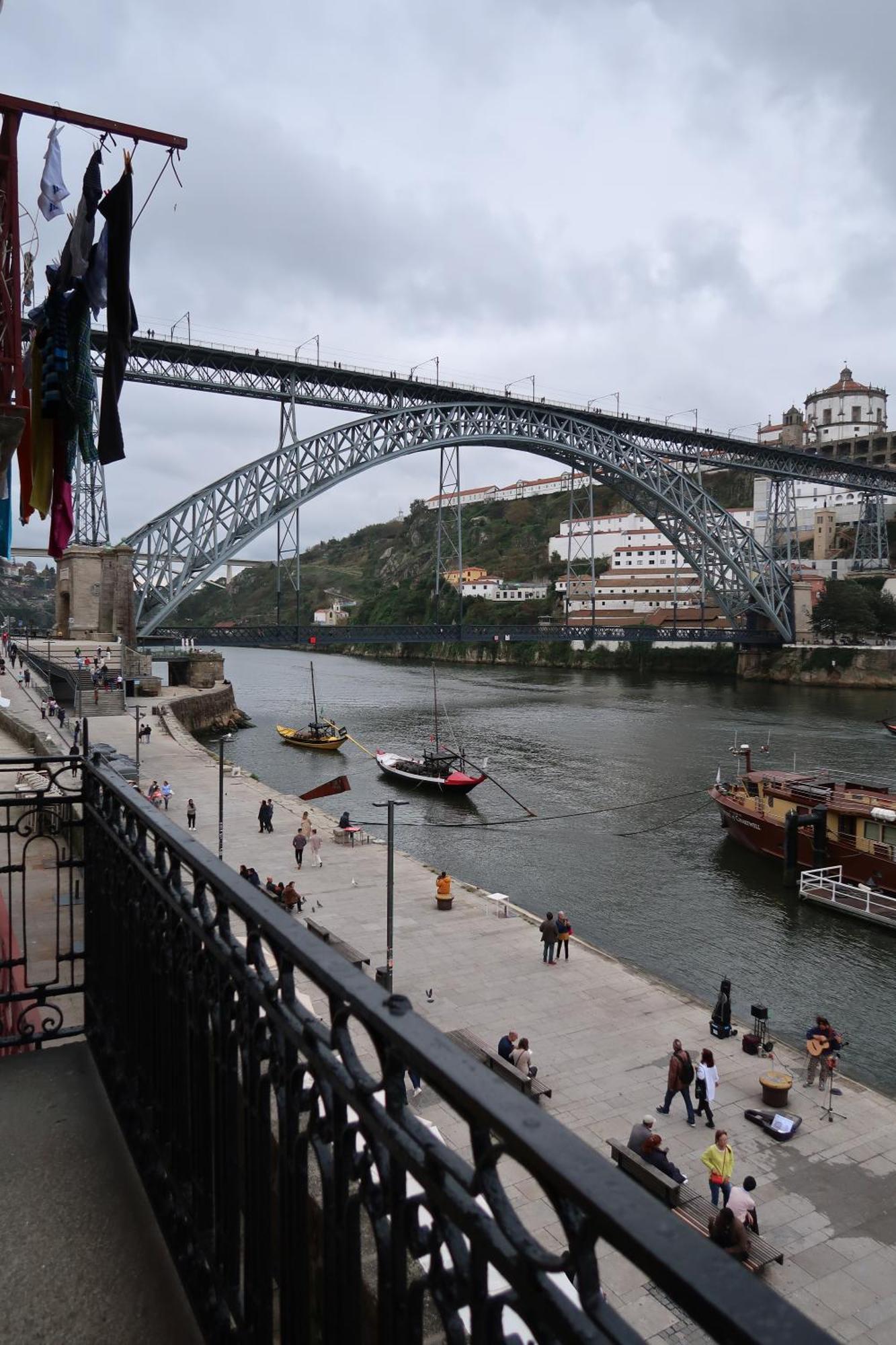 Apartamentos Sobre O Douro Porto Luaran gambar