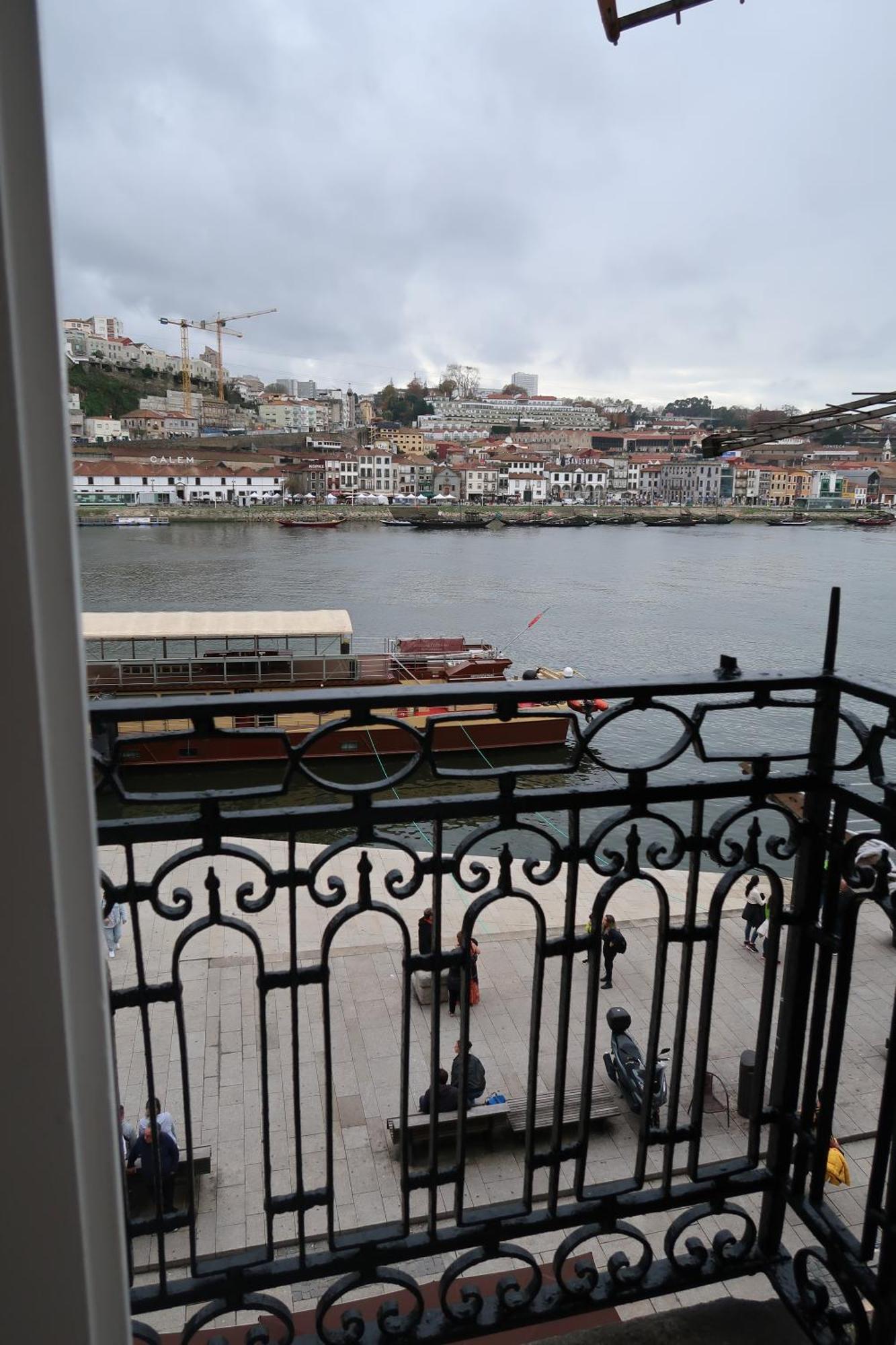 Apartamentos Sobre O Douro Porto Luaran gambar
