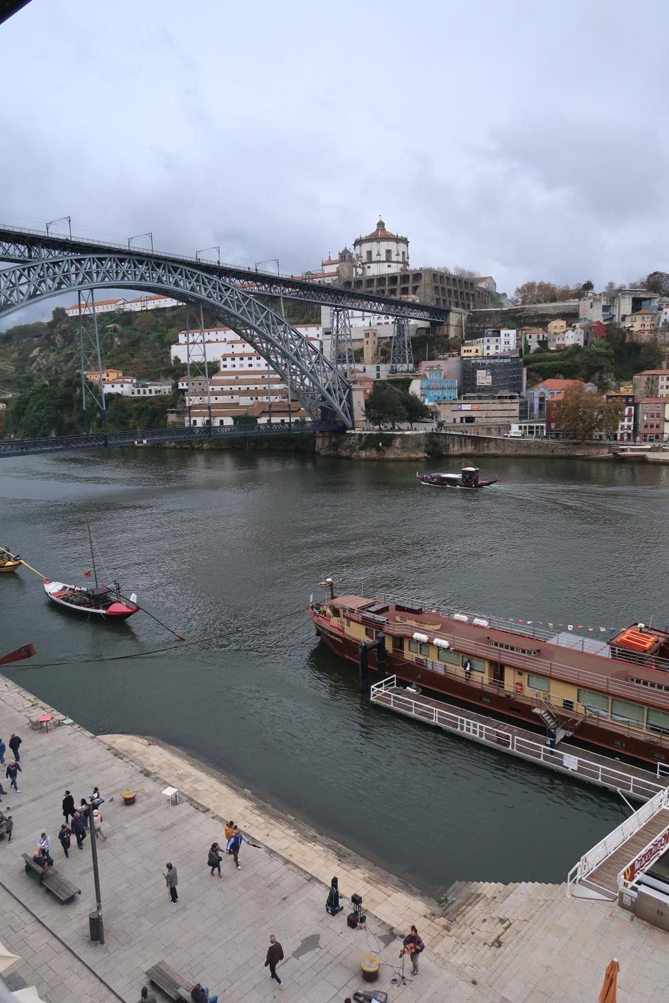 Apartamentos Sobre O Douro Porto Luaran gambar