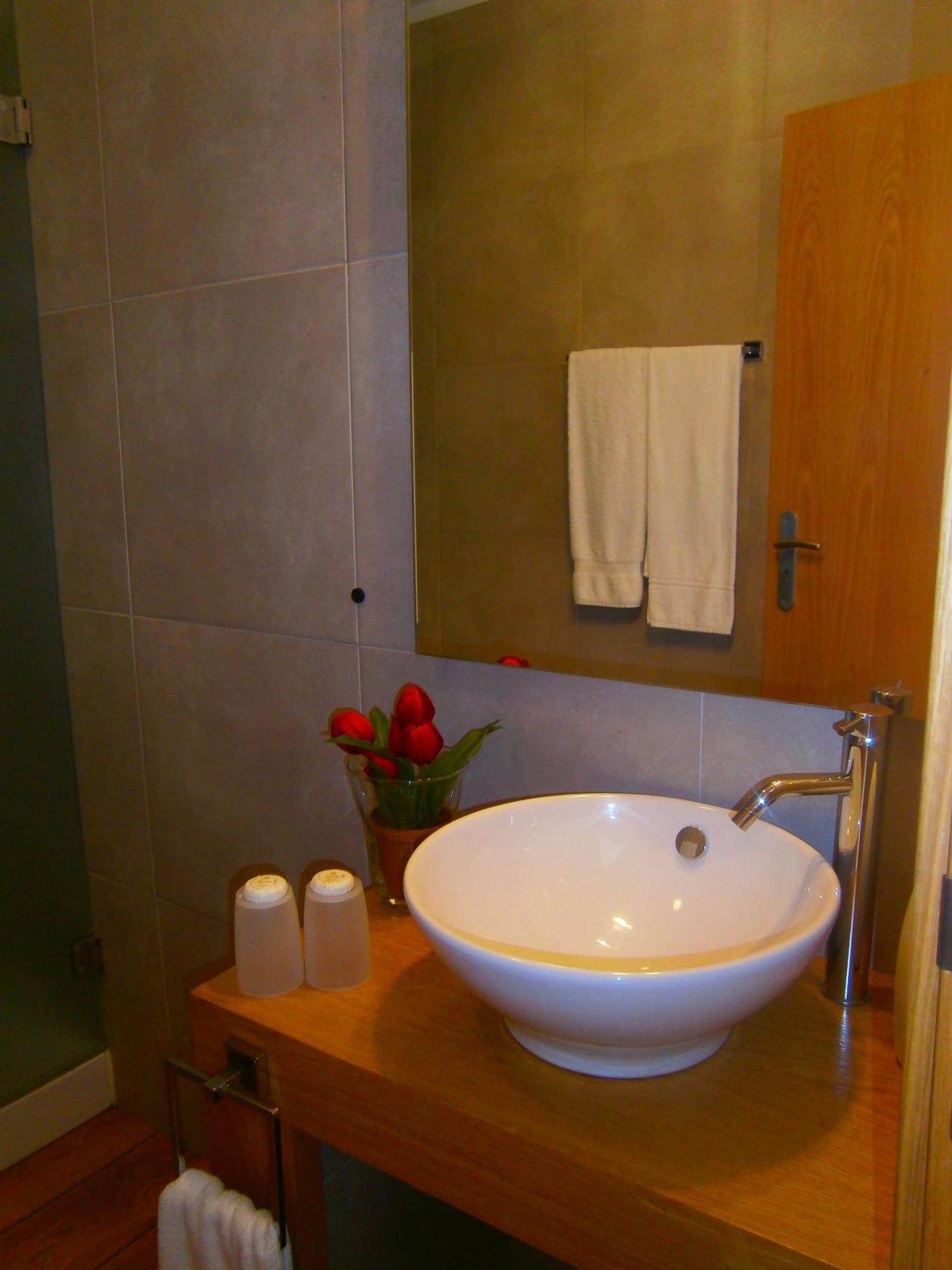 Apartamentos Sobre O Douro Porto Luaran gambar