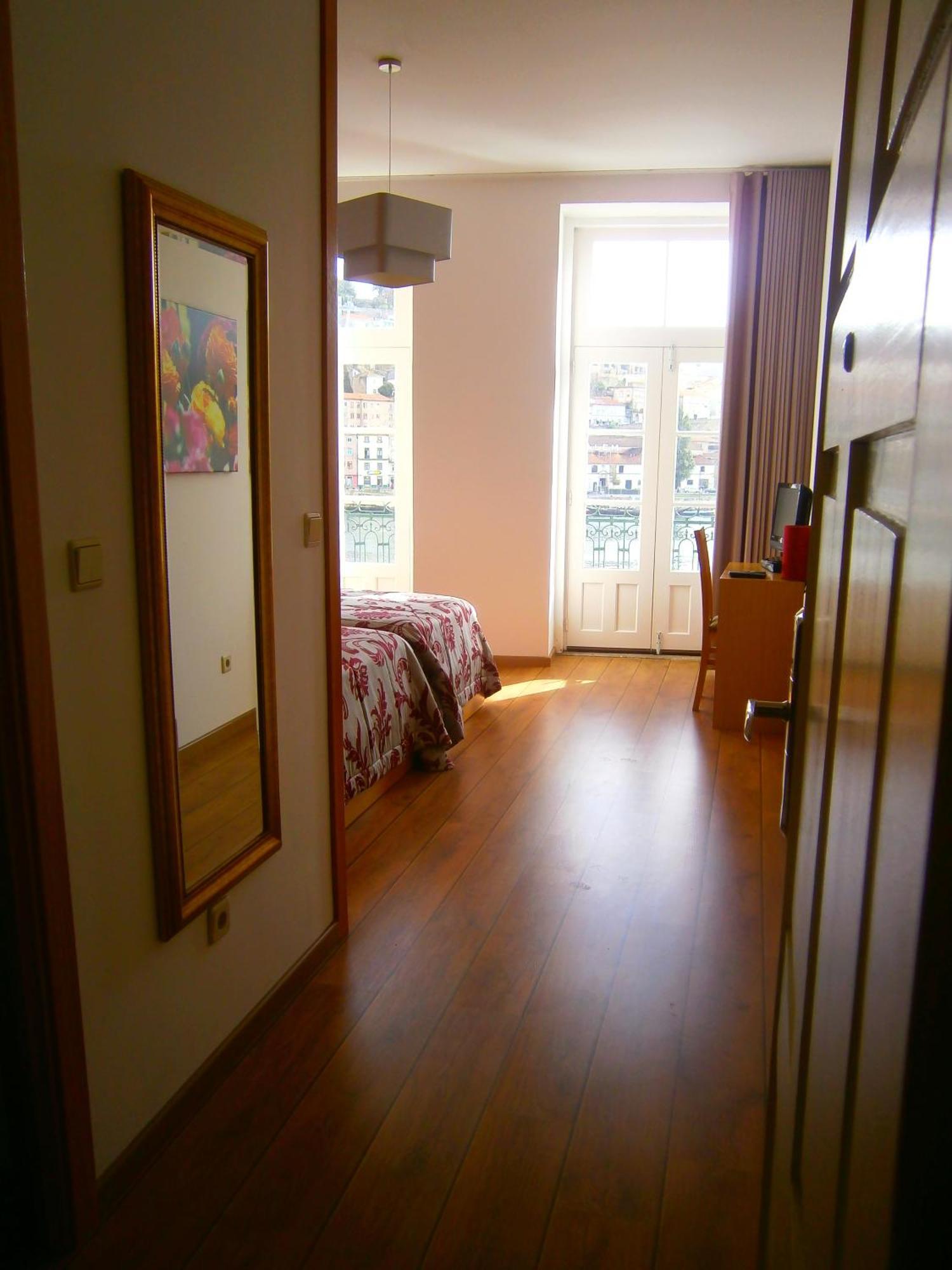 Apartamentos Sobre O Douro Porto Luaran gambar