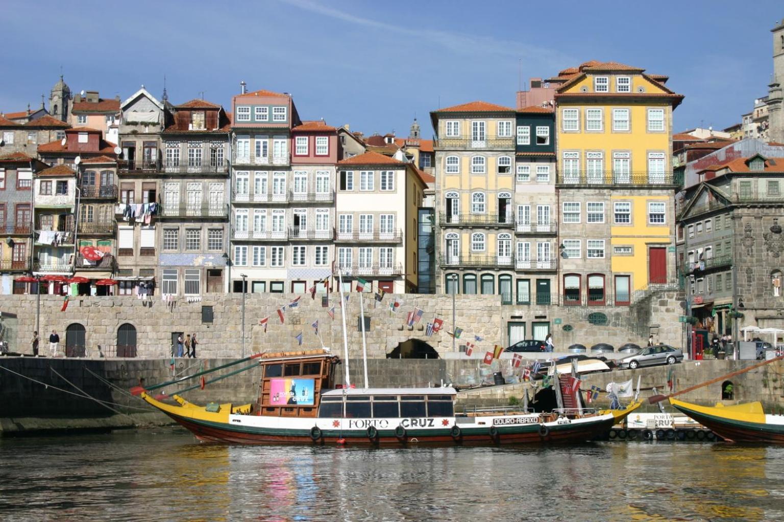 Apartamentos Sobre O Douro Porto Luaran gambar