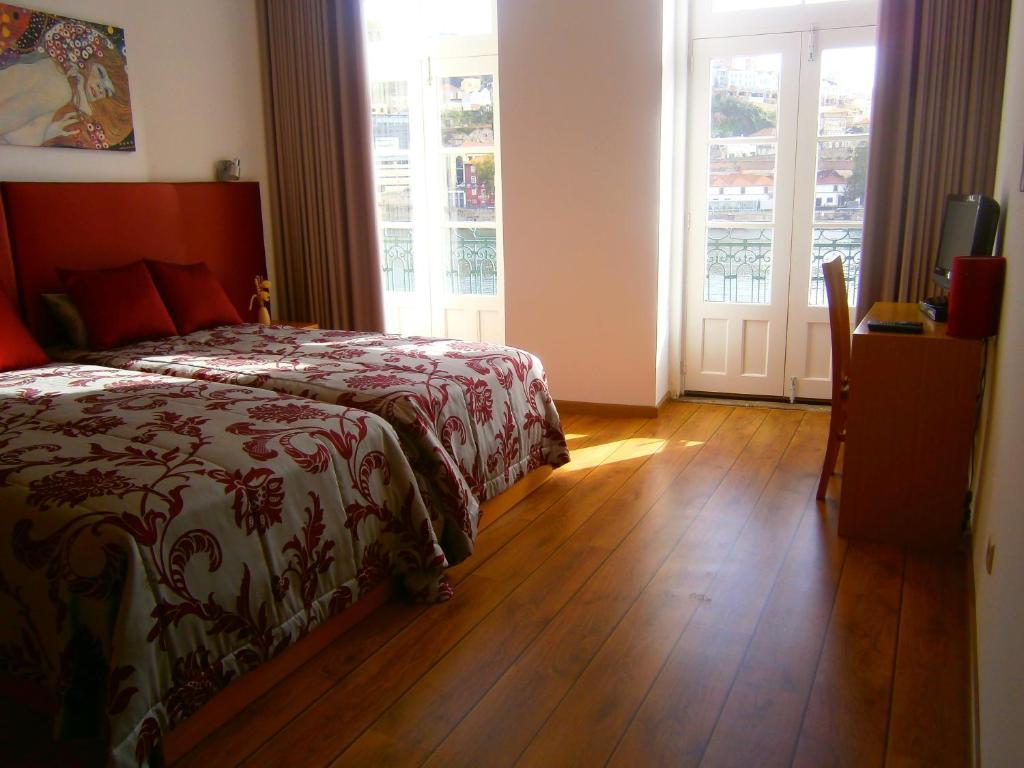 Apartamentos Sobre O Douro Porto Bilik gambar